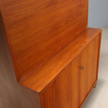 Librería con vitrina y solapa de los años 00