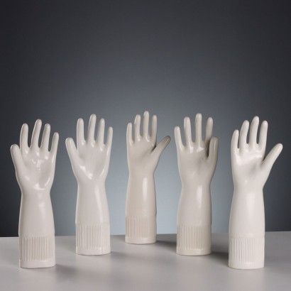 Groupe de cinq moules à gants en porcelaine Pirelli Lungavilla