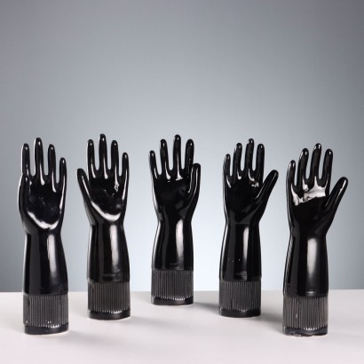 Ensemble de cinq moules à gants en porcelaine Pirelli Lungavilla