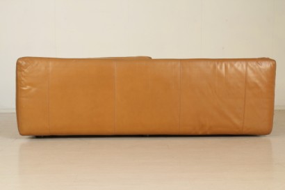 Divano Arflex, tre posti, imbottitura in espanso, rivestimento in pelle, discrete condizioni, segni di usura