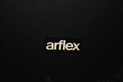 Divano Arflex, tre posti, imbottitura in espanso, rivestimento in pelle, discrete condizioni, segni di usura