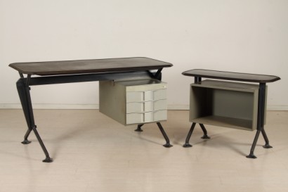 tavoli di modernariato, scrivania olivetti, produzione olivetti, designer gruppo BBPR, modello arco, anni 60, del 1963