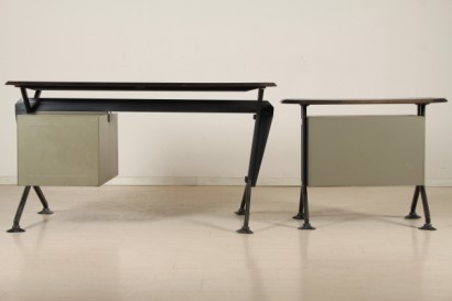 tavoli di modernariato, scrivania olivetti, produzione olivetti, designer gruppo BBPR, modello arco, anni 60, del 1963