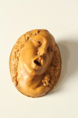 {* $ 0 $ *}, rostro de mujer joven, mujer joven, escultura de mujer, escultura de mujer joven, escultura de mujer joven, escultura de madera, microescultura, Heiner H.