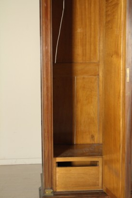 Kleiderschrank mit drei Türen mit Spiegel