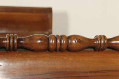 Detalle de moldura de cama trineo doble