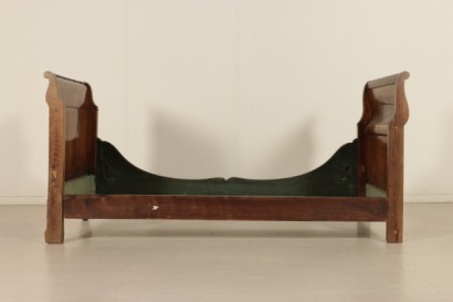 Single bed-side boat