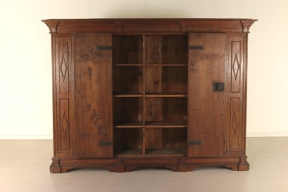 Wardrobe in solid walnut 18th Century