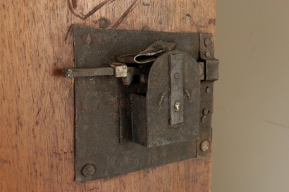 Wardrobe in solid walnut 18th Century