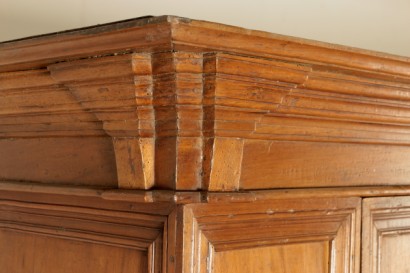 Wardrobe in solid walnut 18th Century