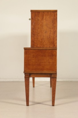 Side cabinet with raised and limelight