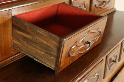 Particolare cassetto Credenza Piemontese con piattaia