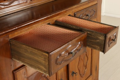 Particolare cassetto Credenza Piemontese con piattaia