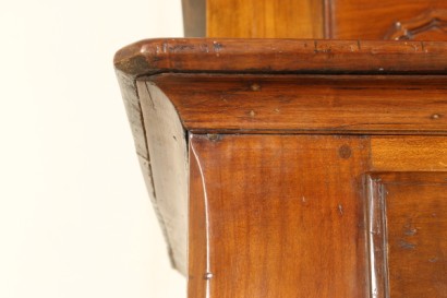 Particolare Credenza Piemontese con piattaia