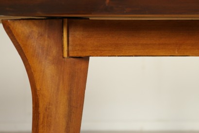 Particular leg Saarinen side tables