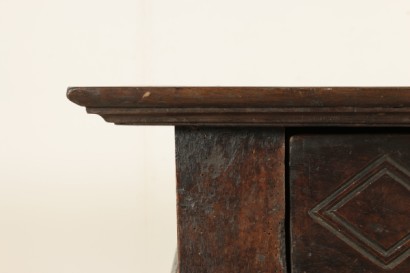 Table with drawers-detail