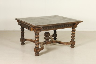 Mesa de salón de estilo neo-renacentista