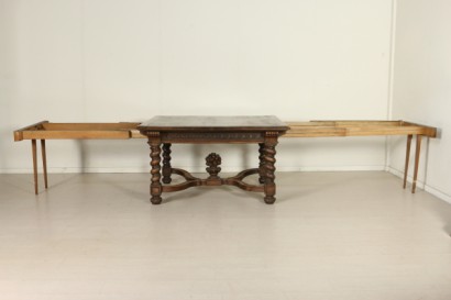 Mesa de salón de estilo neo-renacentista