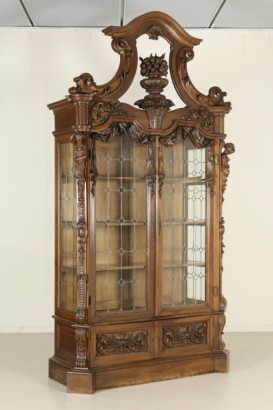 Vitrina de salón de estilo neo-renacentista