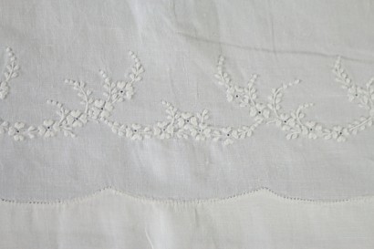 Embroidery detail with double sheet pillowcases