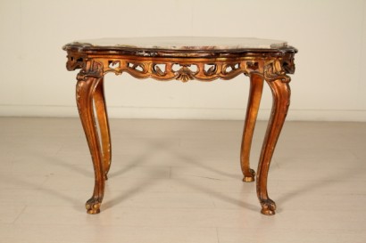 Particular Baroque style coffee table