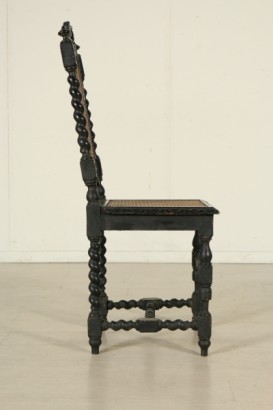Particular neo-Renaissance style chairs
