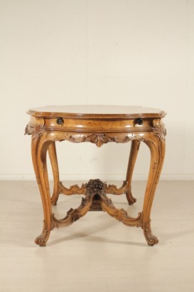 Table de style Baroque particulier