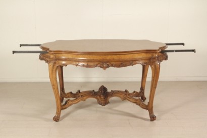 Mesa de estilo barroco particular