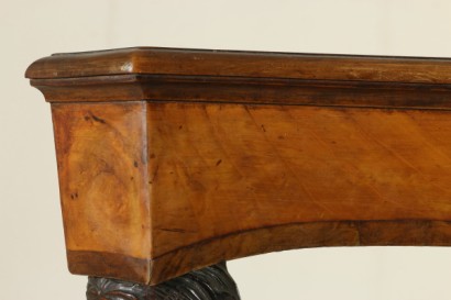 Console particulière avec cariatides