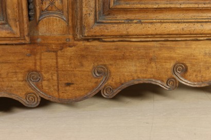 Credenza-piattaia con orologi