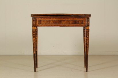 Classical game table
