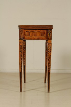 Classical game table-side