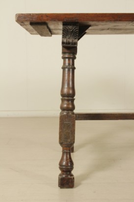 Spool refectory table