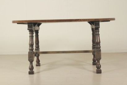 Spool refectory table