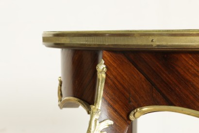Tavolino ovale con bronzi e intarsi - particolare