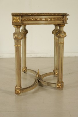 Consolle in stile neoclassico - fianco destro Consolle in stile neoclassico - fianco destro