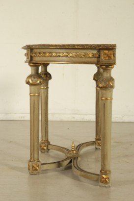 Consolle in stile neoclassico - fianco sinistro Consolle in stile neoclassico - fianco sinistro