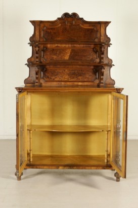 Vetrina con alzata - interno Vetrina con alzata - interno