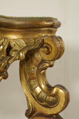 Pair corner console-detail