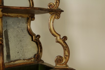 Console table-planter with mirror-detail