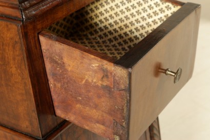 Pair of nightstands-plant pots-detail