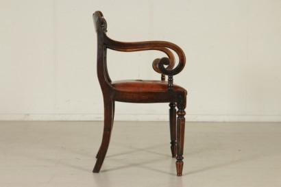 Kelvin Chair-side