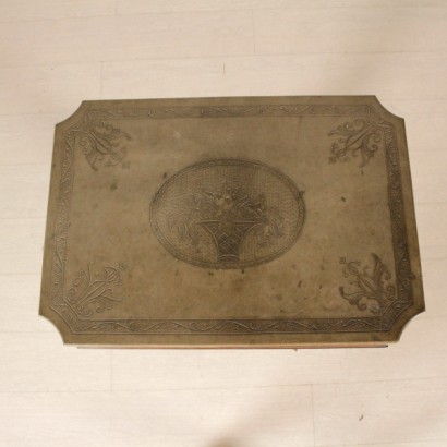 Coffee table with carved stone-detail
