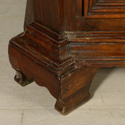 Commode en noyer-détail