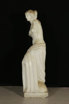Lado de la estatua de mármol