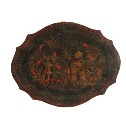 Vassoio in legno, laccato e dipinto a motivi orientali