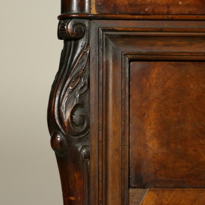 Dresser Walnut crotch-detail