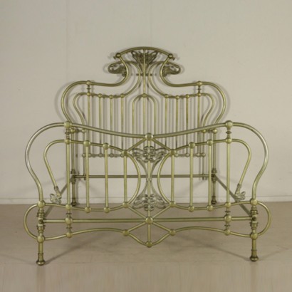 Bronze bed