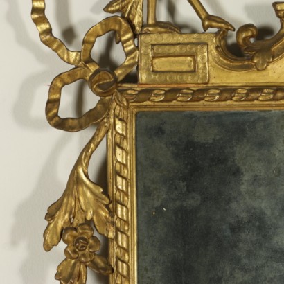 Neoclassical mirror-detail