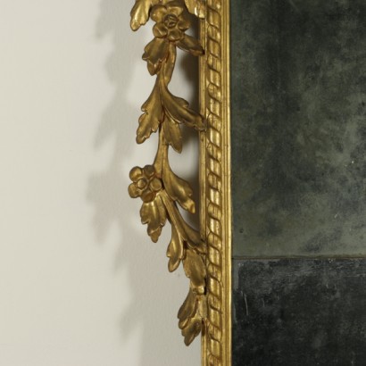 Neoclassical mirror-detail